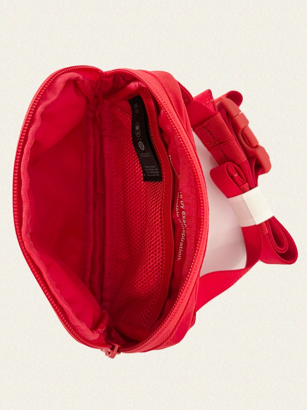 |NWOT| Lululemon Team Canada Future Legacy Mini Belt Bag *COC CPC Logo - Picture 7 of 8